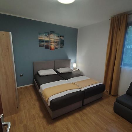Apartman Hric -50M Od Plaze- 말리로시니 외부 사진