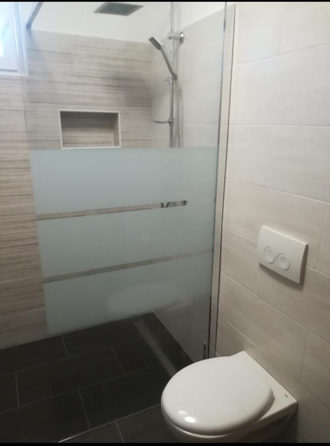 Apartman Hric -50M Od Plaze- 말리로시니 외부 사진