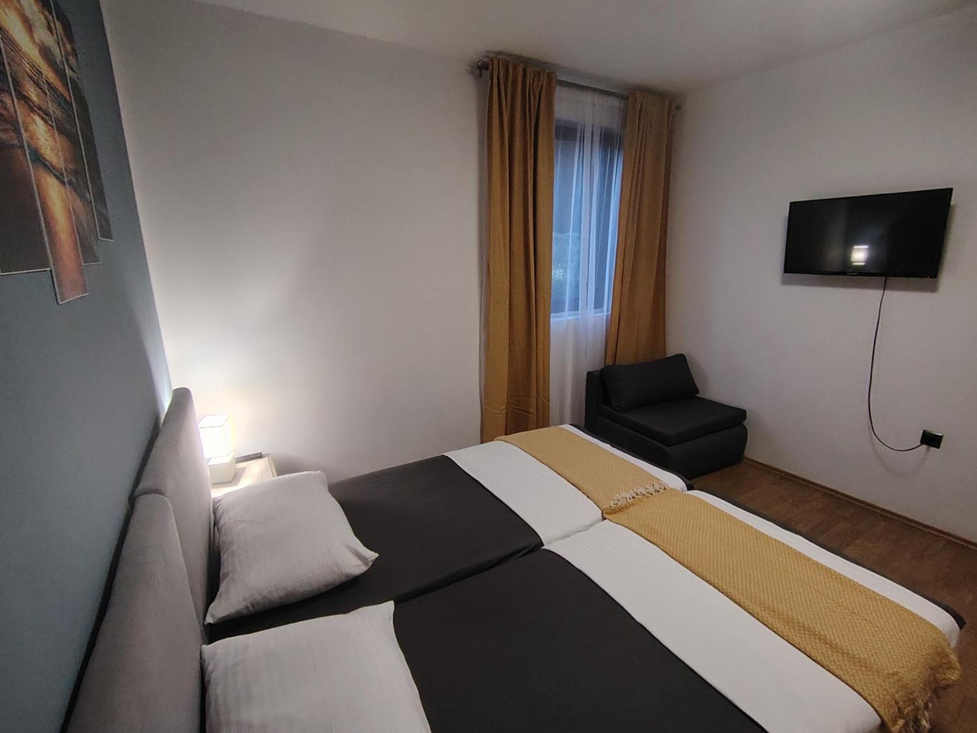Apartman Hric -50M Od Plaze- 말리로시니 외부 사진